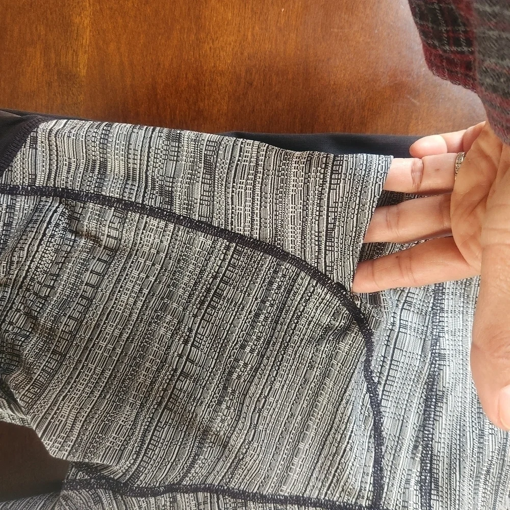 Athleta Mantra Black leggings black, gray, and white size Small - Picture 6 of 13